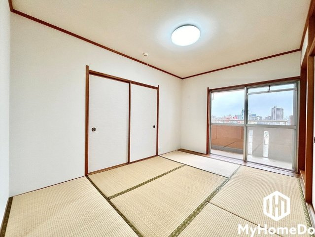 エクセレンス新守山の寝室|バルコニーにつながるお部屋で、通風・陽当たり良好。