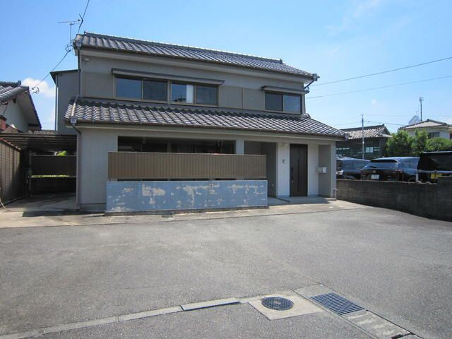 国分八枝２階建の外観