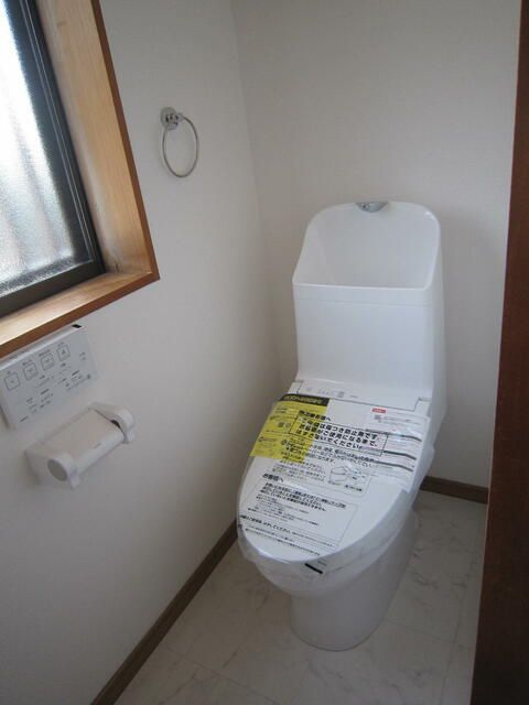 国分八枝２階建のトイレ