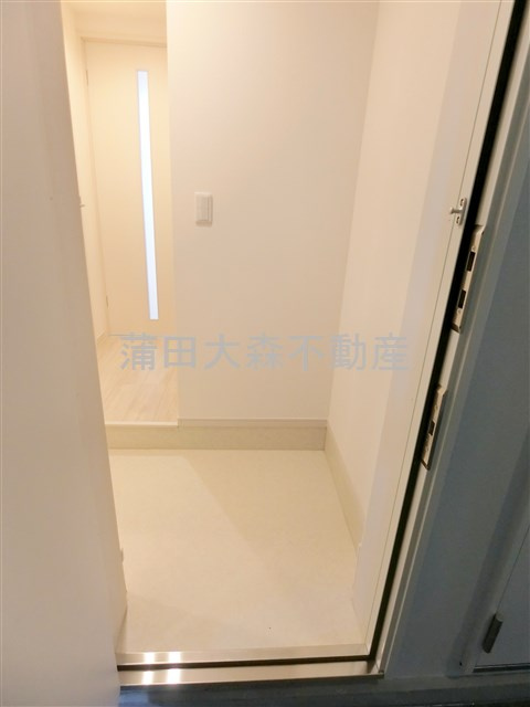リブリ・蒲田の玄関|姿見鏡がうれしい玄関　