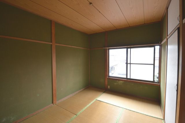 上津2丁目貸家の和室