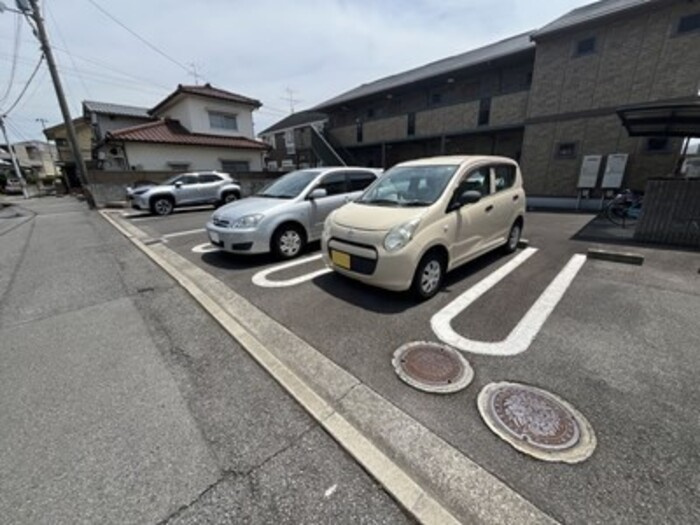 リビングタウン古川北弐番館　B棟の駐車場