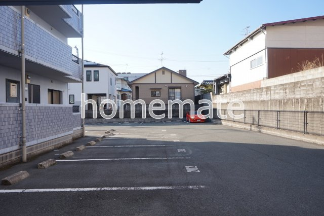 熊本市東区尾ノ上２丁目の賃貸マンションの駐車場