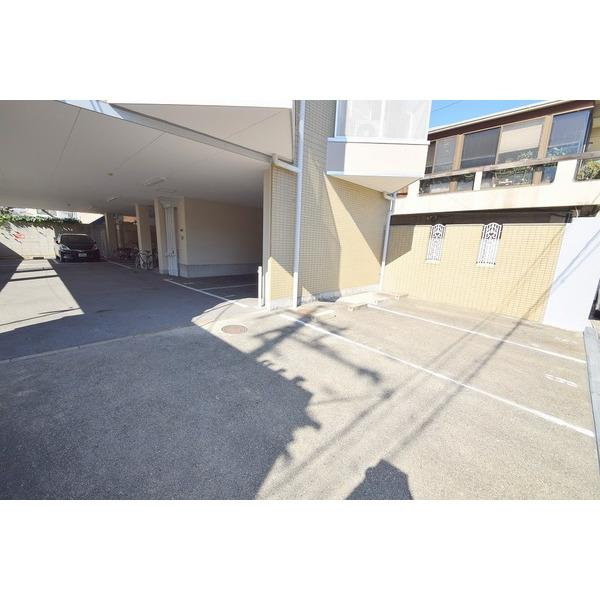 ソレイユの駐車場