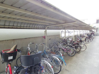 【その他共用部分】 | グリーンヒルズ | 敷地内に屋根付の駐輪場があります。