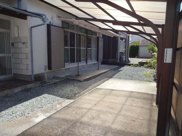 山下貸家の駐車場