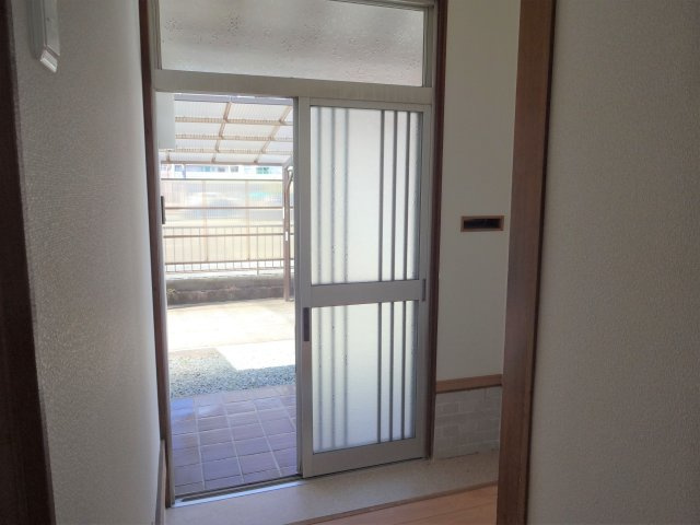 山下貸家の玄関