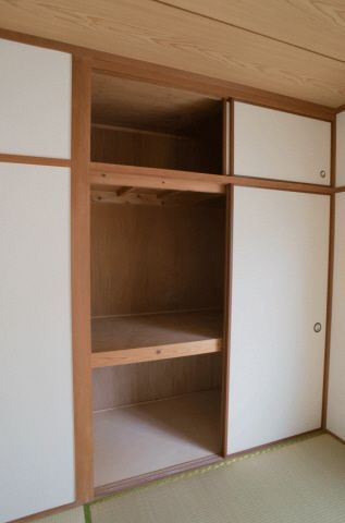 野中町貸家の収納