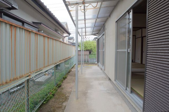 野中町貸家のバルコニー