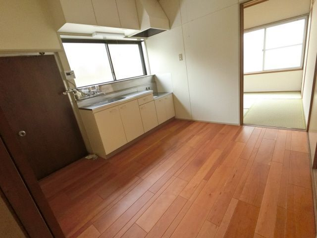 野中町貸家の居間・リビング