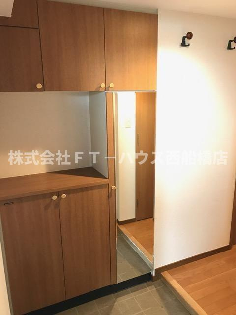 サニーフォレスト藤原弐番館の玄関