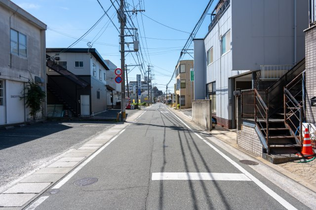 【中古一戸建】南区花畑二丁目の前面道路含む現地写真