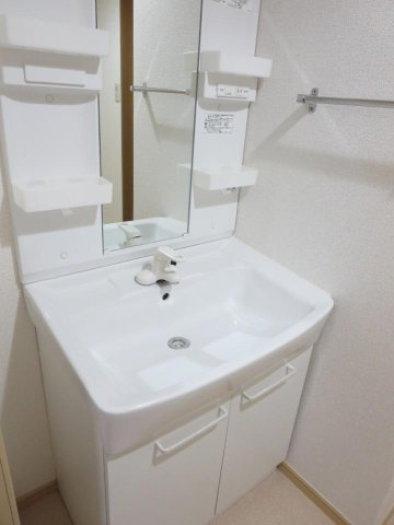 グランディール矢三Ｂの洗面所|脱衣スペースもあります