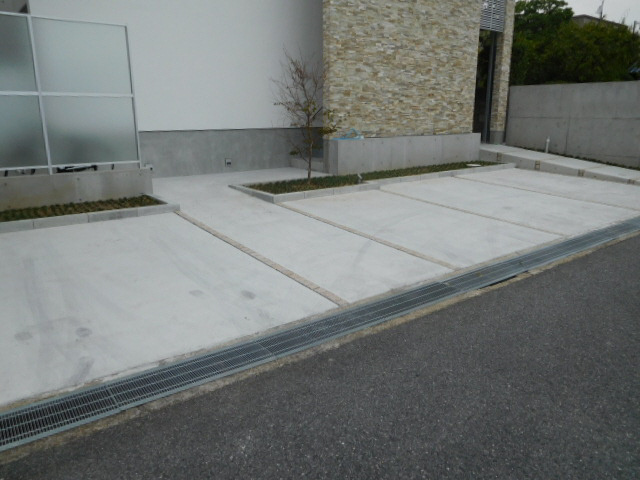 MOMIJIの駐車場