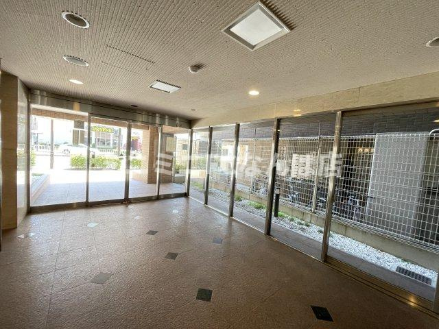 エル・セレーノ九条のエントランス