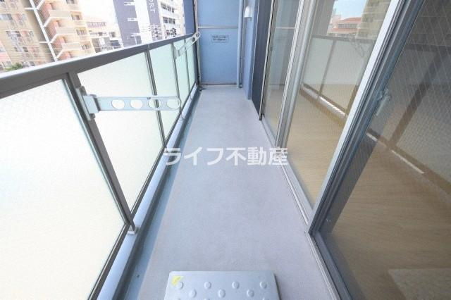 レジディア玉造のバルコニー|暖かな日差しのふりそそぐバルコニー