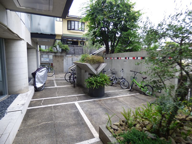 【駐車場】