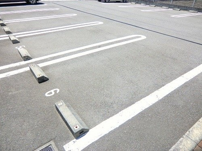 【駐車場】 | ルーチェ　カーサⅡ | 駐車場があるので、車を買う予定の方も安心です