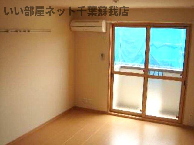 ヴェルデ都町の居間・リビング|こちらの居間で趣味の時間をお楽しみください