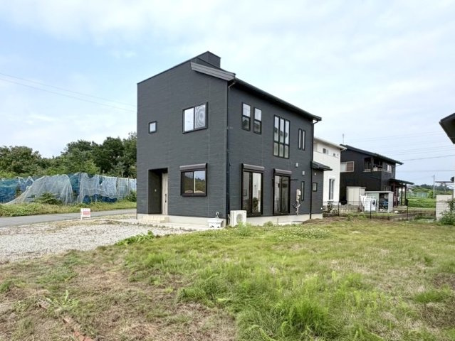 【中古戸建】渋川市北橘町上南室の外観|■外観|シンプルで洗練されたデザインは住まう人の色に染まり、個性を映し出します♪本日見学可能(*＾＾*)