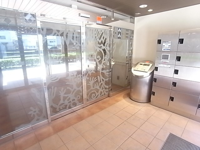 タカマツ神戸駅南通のエントランス