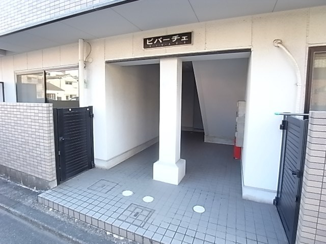ビバーチェのエントランス|ゆとりのあるエントランスです