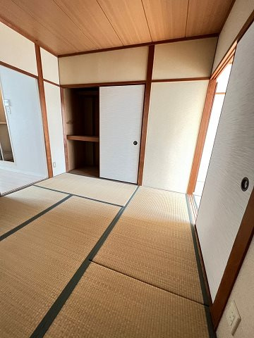 シャルム南台Ⅱの居間・リビング|ゆったりとした居間です