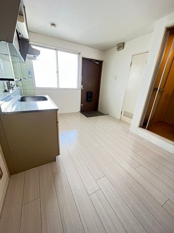 シャルム南台Ⅱの居間・リビング|こちらの居間で趣味の時間をお楽しみください