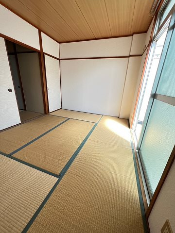 シャルム南台Ⅱの居間・リビング|こちらの居間で趣味の時間をお楽しみください