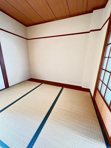 シャルム南台Ⅱの寝室|広くて明るい寝室