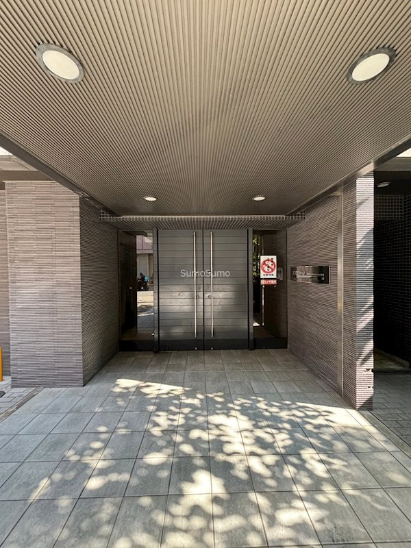 レジデンス本町靭公園のエントランス