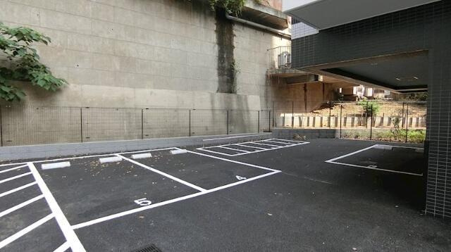 AXASレジデンス目黒東の駐車場