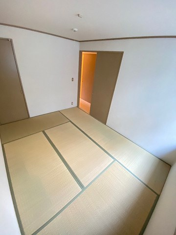 アネシス愛宕山Ⅱ棟の和室