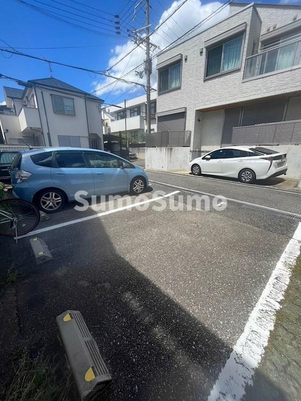 シティライフ岡本の駐車場
