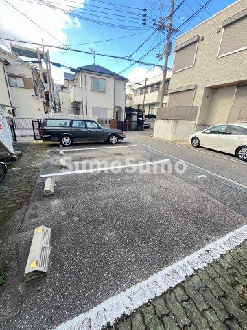 シティライフ岡本の駐車場