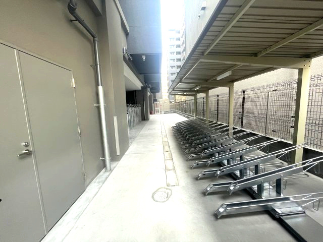 セレニテフラン新大阪　仲介手数料無料！の駐車場