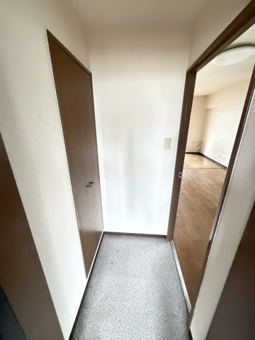 富士産業ビルの玄関