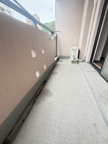富士産業ビルのバルコニー