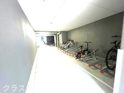 セレニテフラン難波　の駐車場