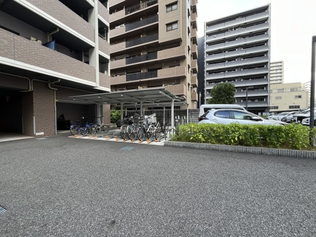 S-RESIDENCE新大阪WESTの駐車場