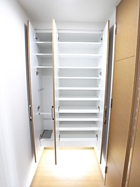リーガル神戸海岸通りの収納