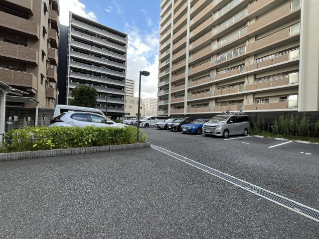 S-RESIDENCE新大阪WESTの駐車場