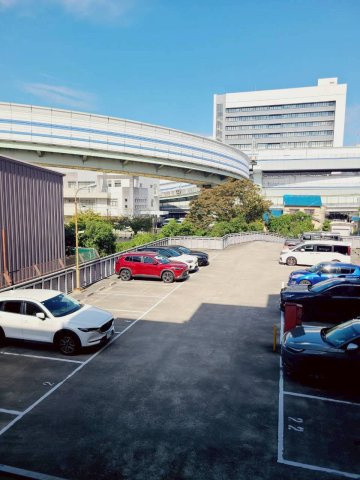 アプリーレ西宮武庫川の駐車場
