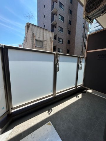 セレニテ神戸元町クレアのバルコニー