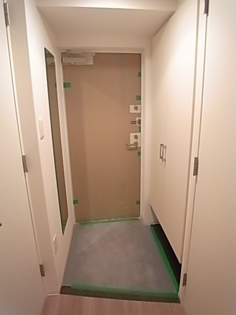 セレニテ神戸元町クレアの玄関