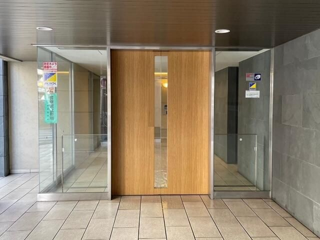 ファミール東銀座グランスイートタワーのエントランス