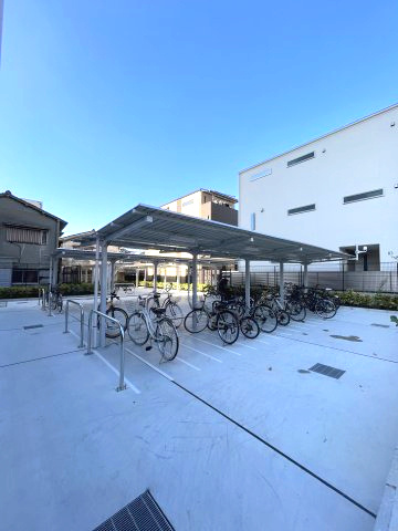 スプランディッド京橋EASTの駐車場