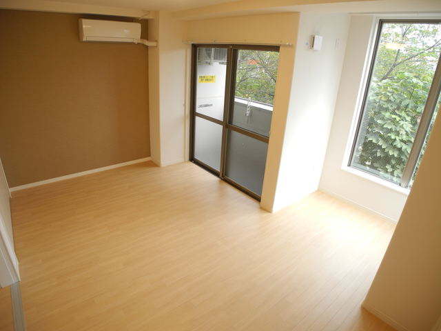 Park　Terrace　中園の居間・リビング|※同タイプのお部屋のお写真です。