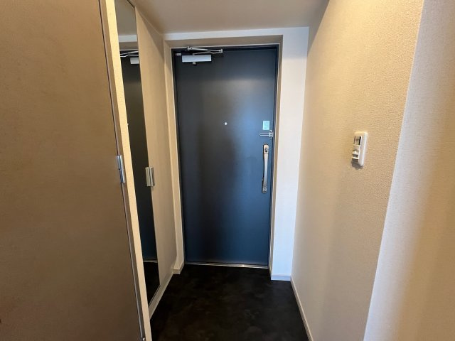 プレサンス東小橋エレディータの玄関