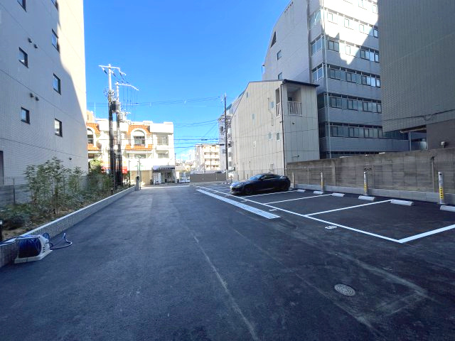 セレニテ東三国ミラクの駐車場